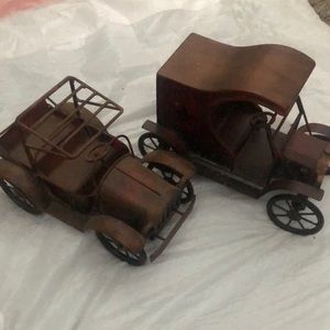 Decorative metal cars. The wheels move. Good condition
